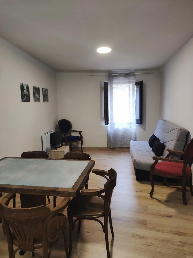 Apt 1 Acollidor Al Centre Historic De Vic Aptgarbi Buitenkant foto