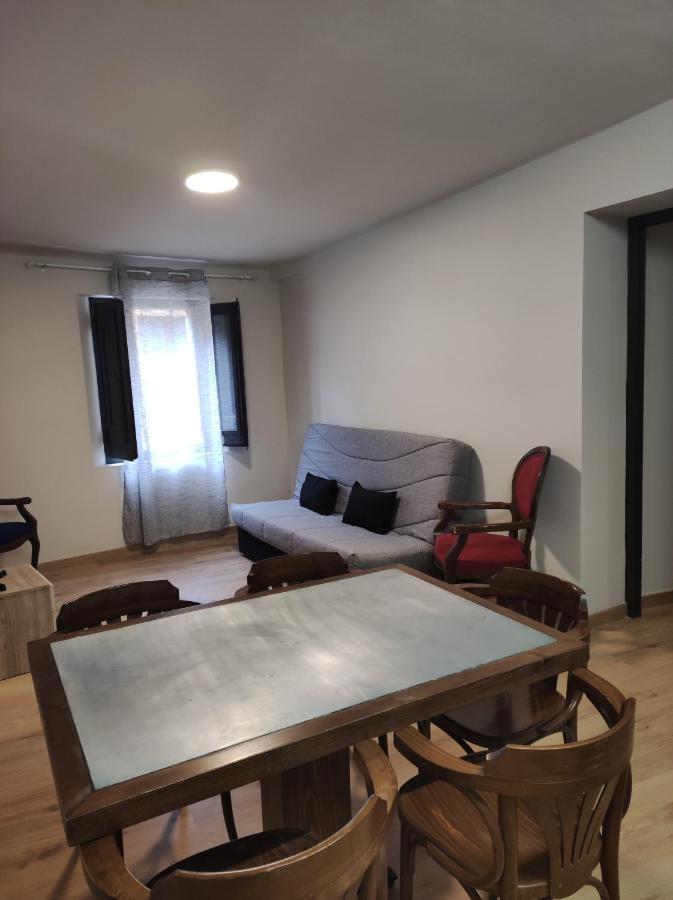 Apt 1 Acollidor Al Centre Historic De Vic Aptgarbi Buitenkant foto